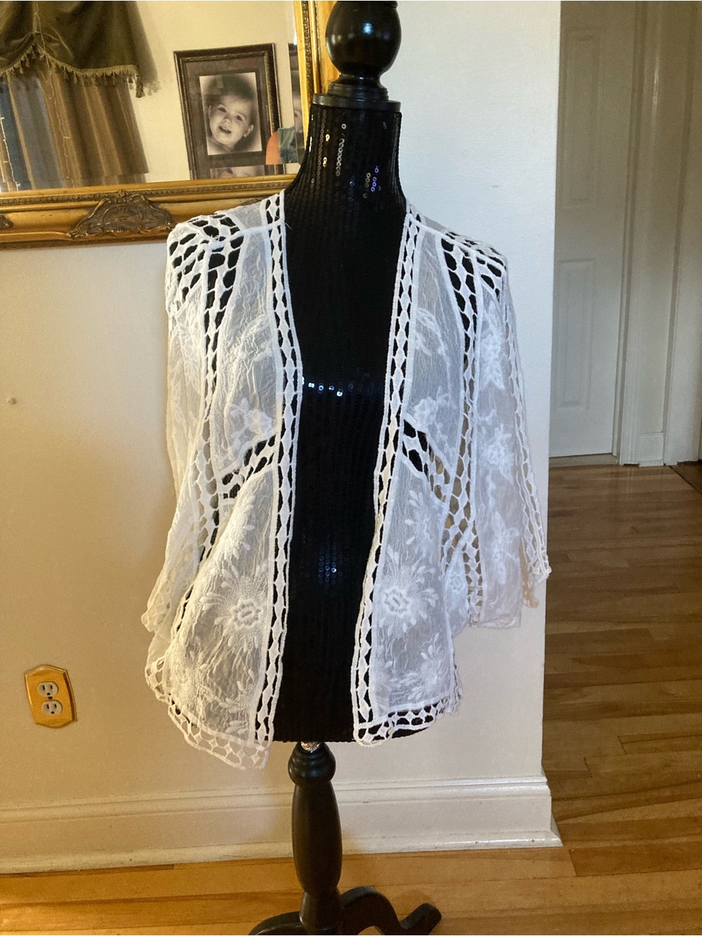 House of Harlow 1960 White Lace Open-Front Crochet Trim Kimono